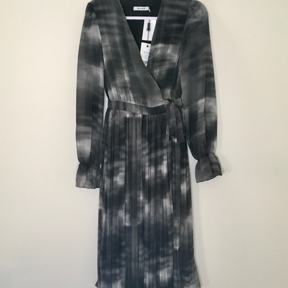 NA-KD Tie Dye Midi Pleated Dress Black SZ 6